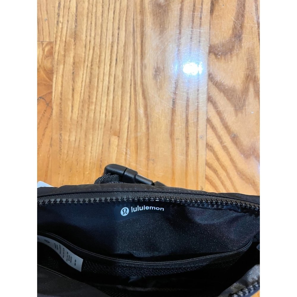 Lululemon everywhere belt bag black 2L-new with tag - Picture 9 of 10